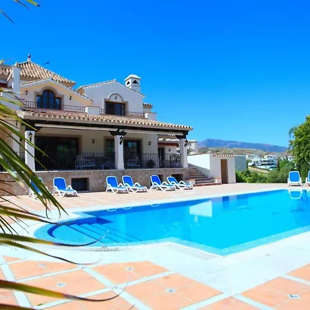 Large Immaculate Delightful Villa On 5000M2 With Private Pool, Golf Sea View * אסטפונה