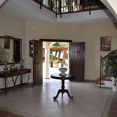 Large Immaculate Delightful Villa On 5000M2 With Private Pool, Golf Sea View וילה אסטפונה