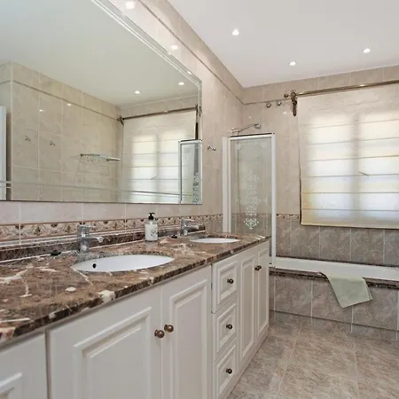 וילה Large Immaculate Delightful Villa On 5000M2 With Private Pool, Golf Sea View אסטפונה